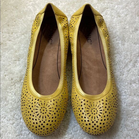 Vionic Womens Yellow Laser Cut Leather Ballet Flats Sz 8.5 - Picture 1 of 9